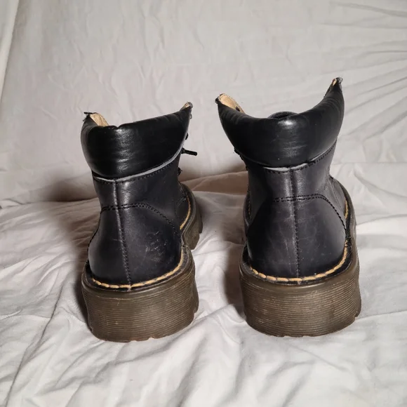 Dr Martens vintage late 80s or early 90s black leather boot. Sz 3UK, sz 5 US. - Picture 11 of 12